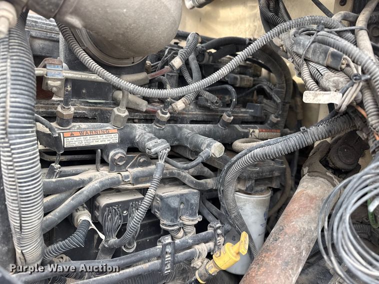 image for item DO8467 2006 Peterbilt 335 crane truck