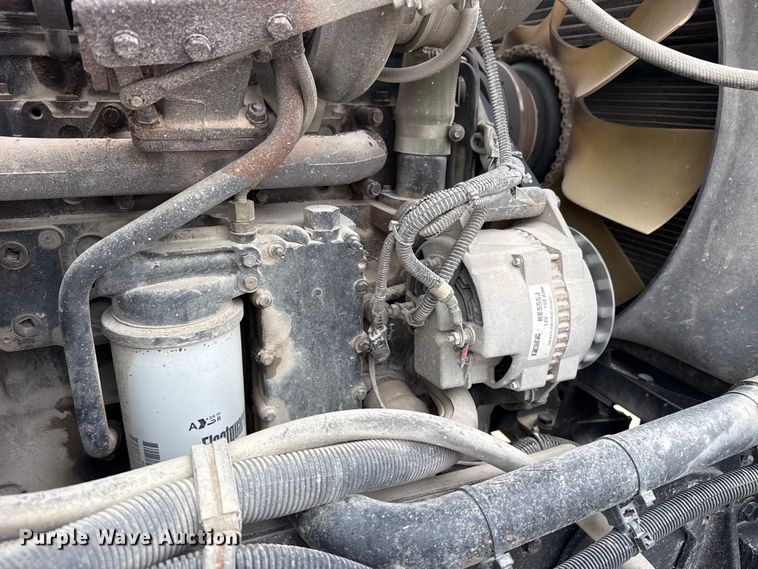 image for item DO8467 2006 Peterbilt 335 crane truck