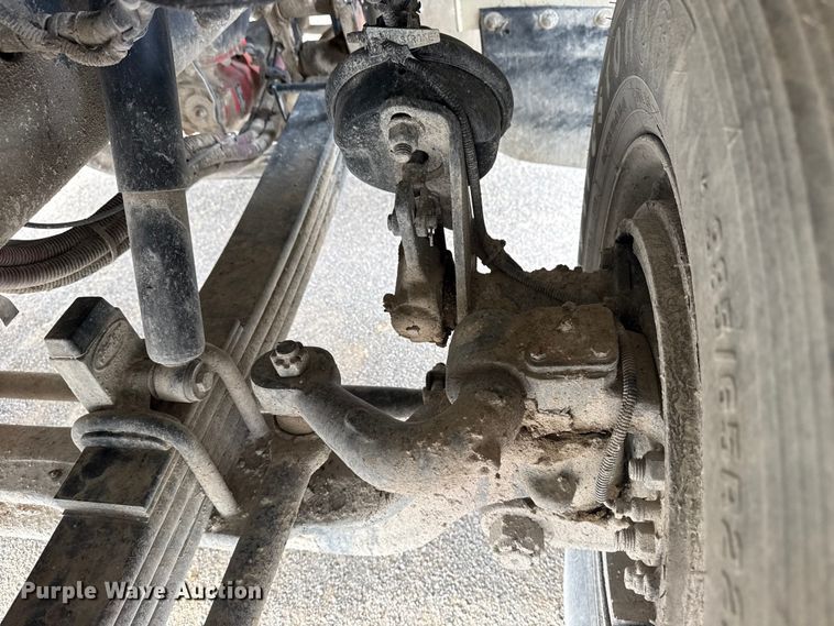 image for item DO8467 2006 Peterbilt 335 crane truck