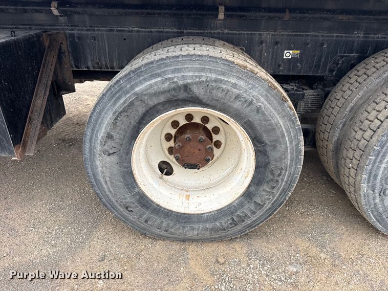 image for item DO8467 2006 Peterbilt 335 crane truck