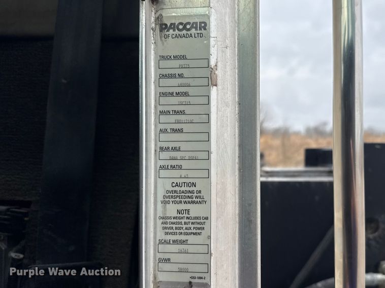 image for item DO8467 2006 Peterbilt 335 crane truck