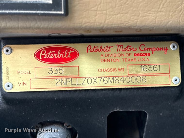 image for item DO8467 2006 Peterbilt 335 crane truck
