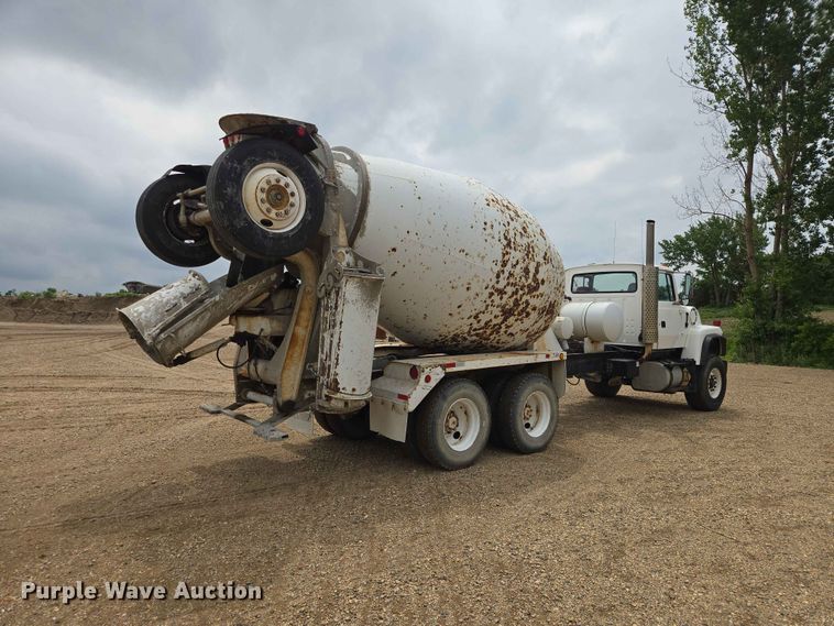image for item DP8945 1995 Ford LT9000 ready mix truck