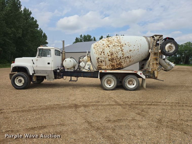 image for item DP8945 1995 Ford LT9000 ready mix truck