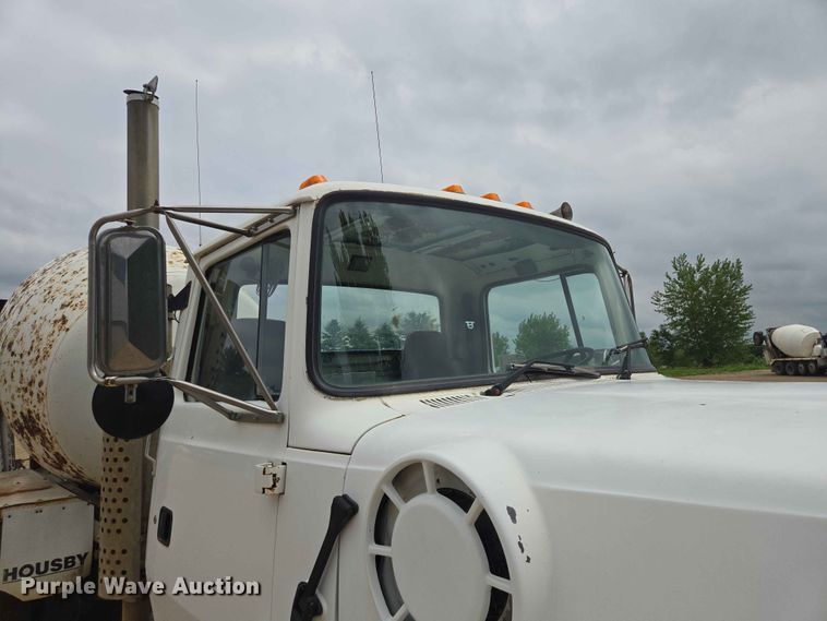 image for item DP8945 1995 Ford LT9000 ready mix truck