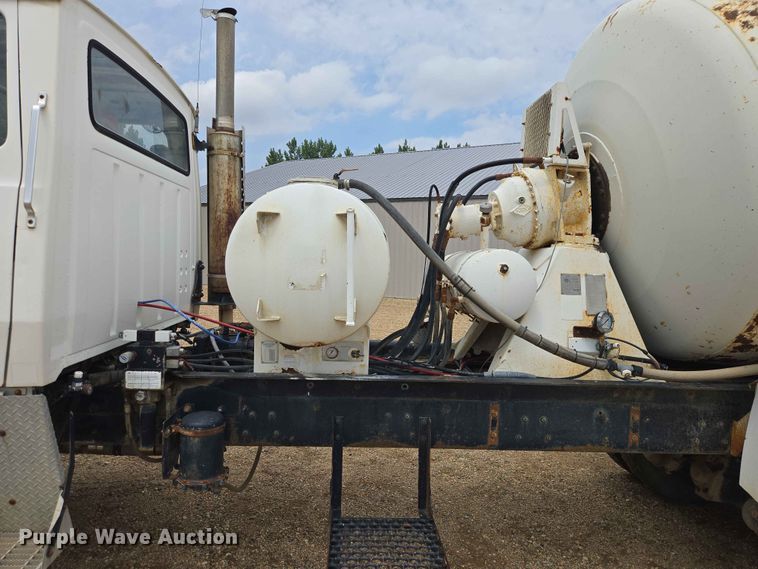 image for item DP8945 1995 Ford LT9000 ready mix truck