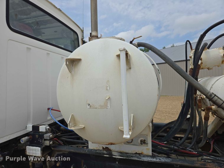 image for item DP8945 1995 Ford LT9000 ready mix truck