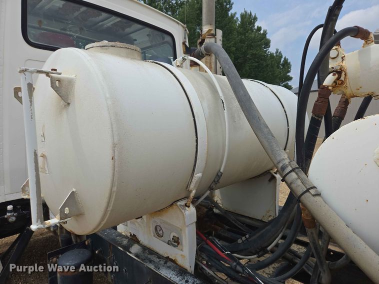 image for item DP8945 1995 Ford LT9000 ready mix truck