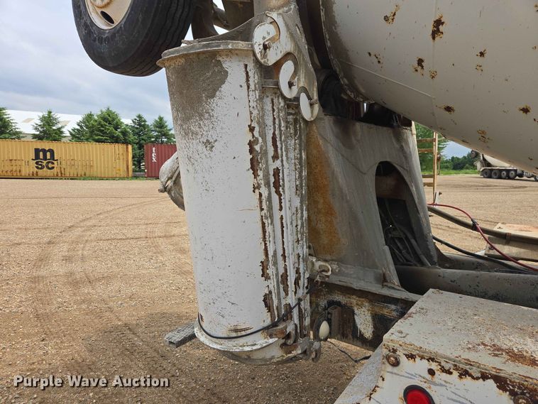 image for item DP8945 1995 Ford LT9000 ready mix truck