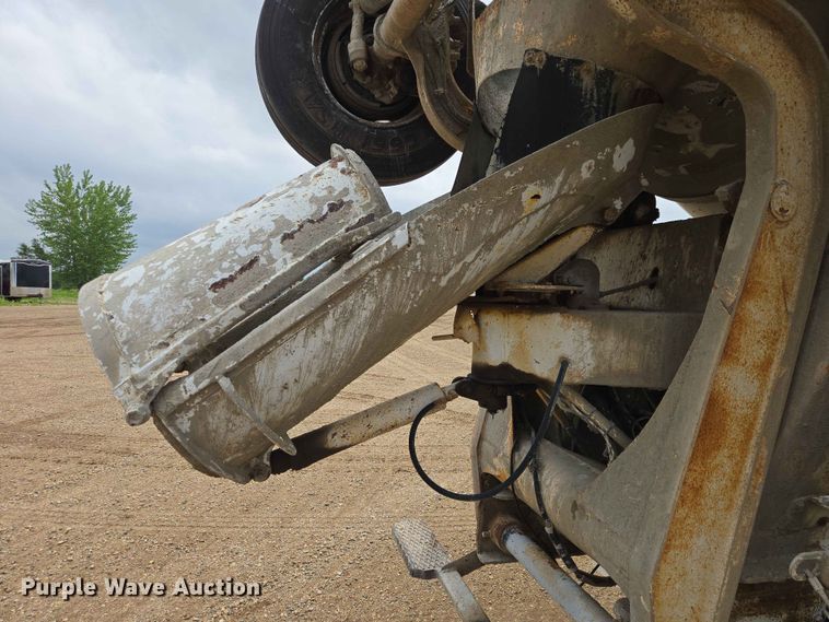 image for item DP8945 1995 Ford LT9000 ready mix truck