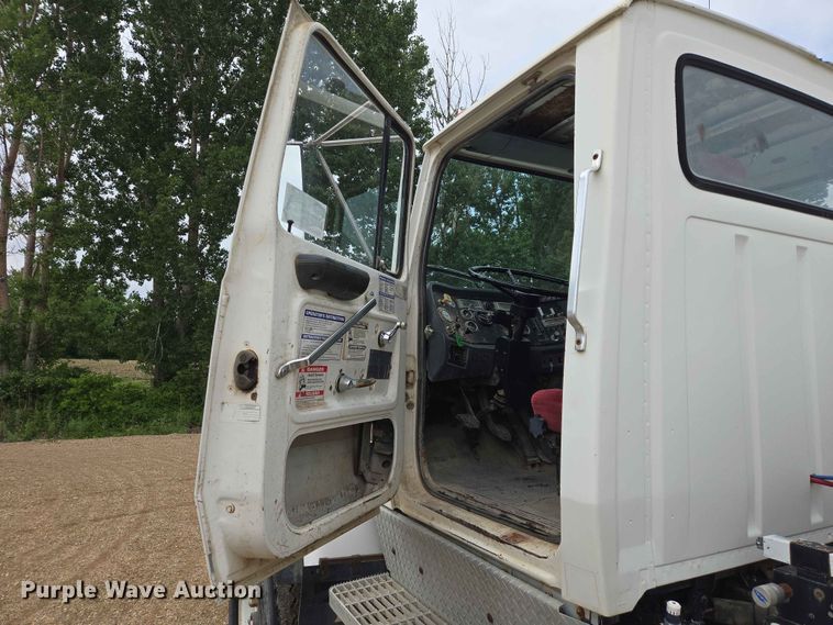 image for item DP8945 1995 Ford LT9000 ready mix truck
