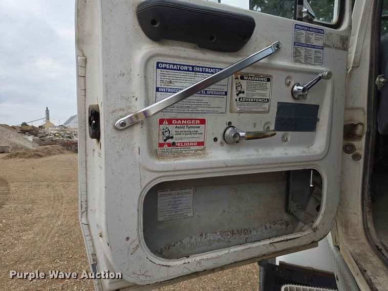 image for item DP8945 1995 Ford LT9000 ready mix truck