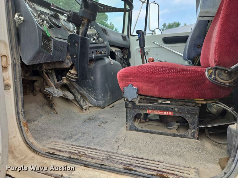 image for item DP8945 1995 Ford LT9000 ready mix truck