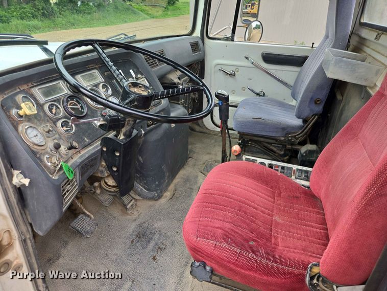 image for item DP8945 1995 Ford LT9000 ready mix truck