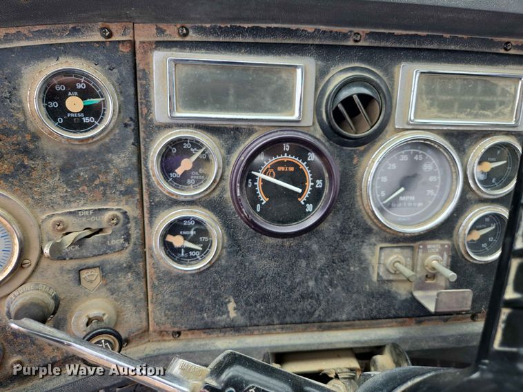 image for item DP8945 1995 Ford LT9000 ready mix truck