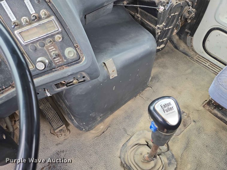 image for item DP8945 1995 Ford LT9000 ready mix truck