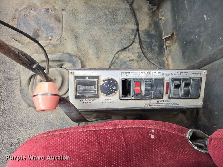 image for item DP8945 1995 Ford LT9000 ready mix truck