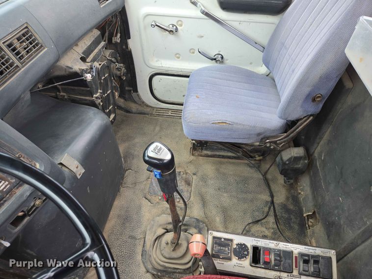 image for item DP8945 1995 Ford LT9000 ready mix truck