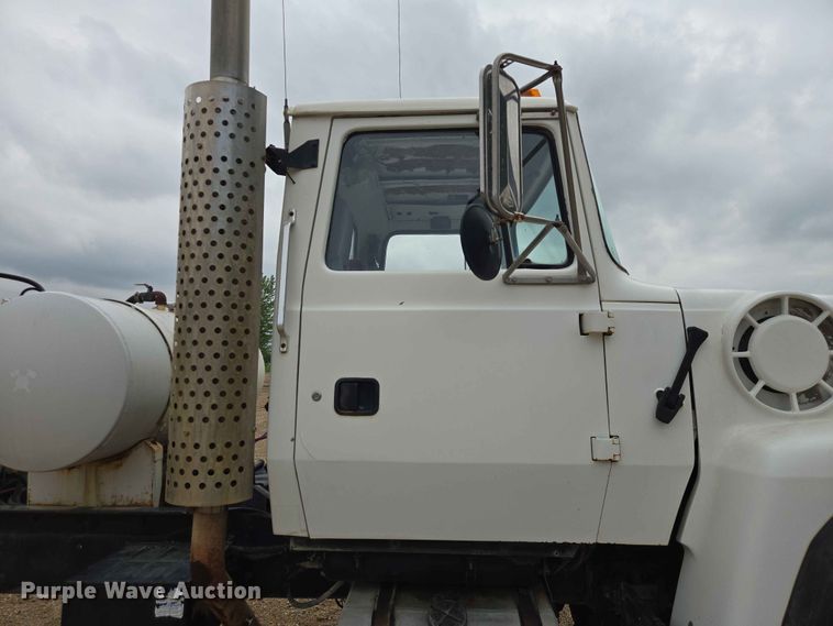 image for item DP8945 1995 Ford LT9000 ready mix truck