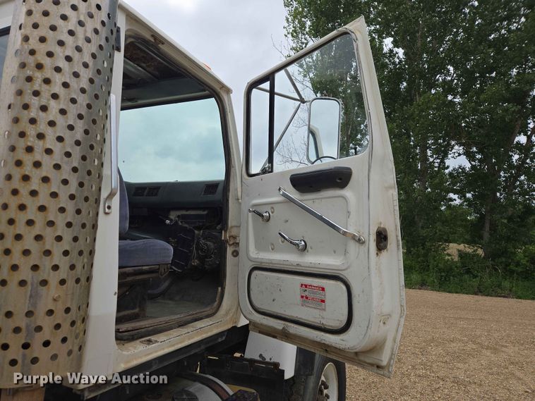 image for item DP8945 1995 Ford LT9000 ready mix truck