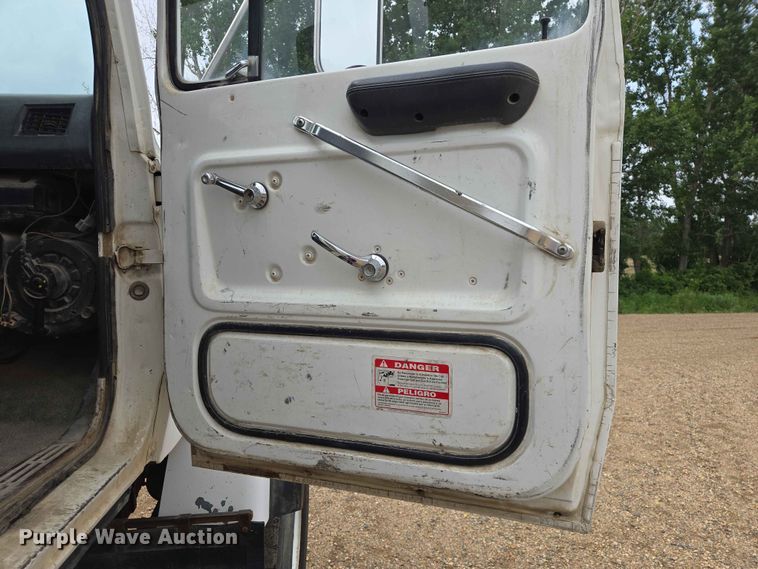 image for item DP8945 1995 Ford LT9000 ready mix truck