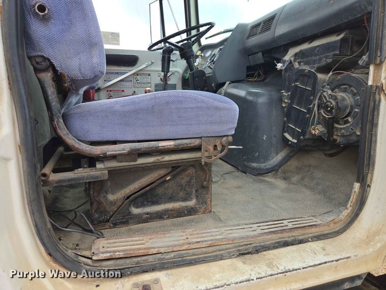 image for item DP8945 1995 Ford LT9000 ready mix truck