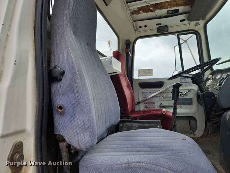 image for item DP8945 1995 Ford LT9000 ready mix truck
