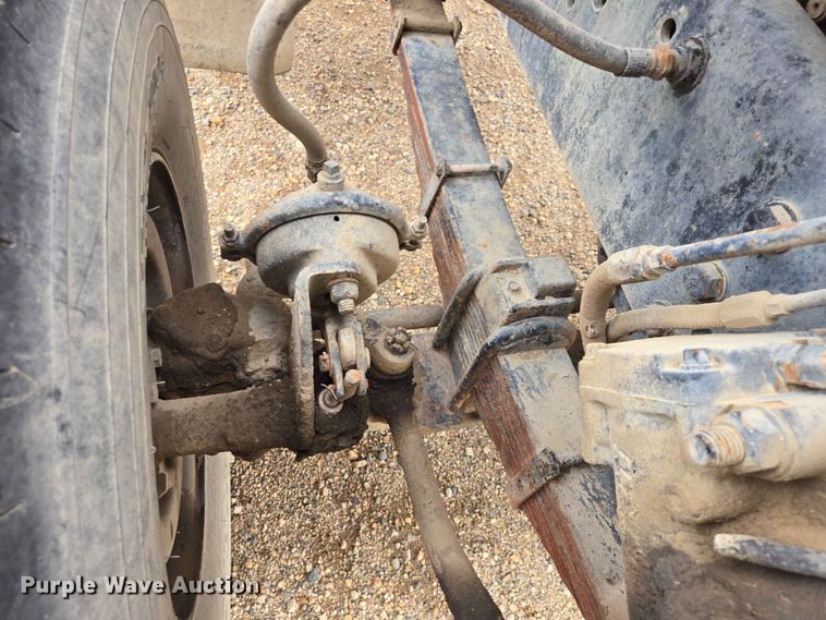image for item DP8945 1995 Ford LT9000 ready mix truck