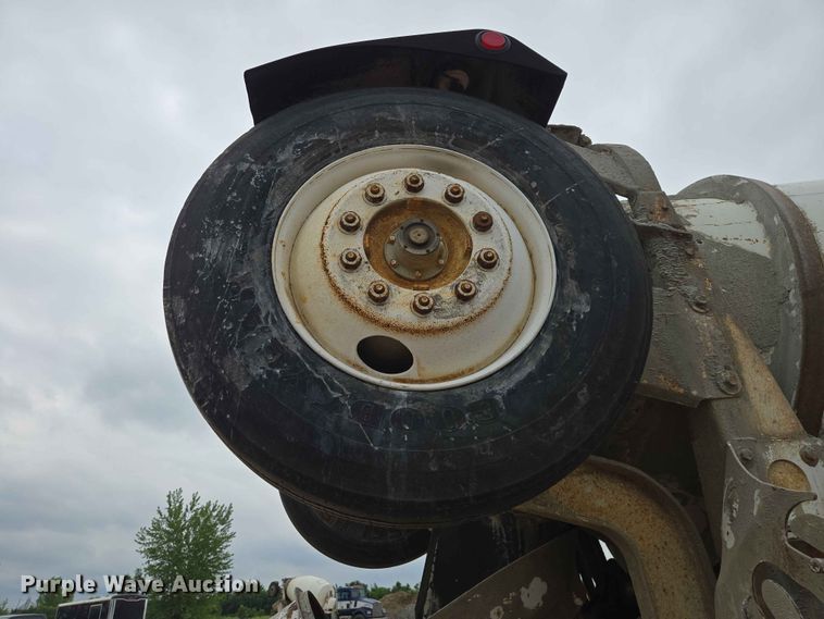 image for item DP8945 1995 Ford LT9000 ready mix truck