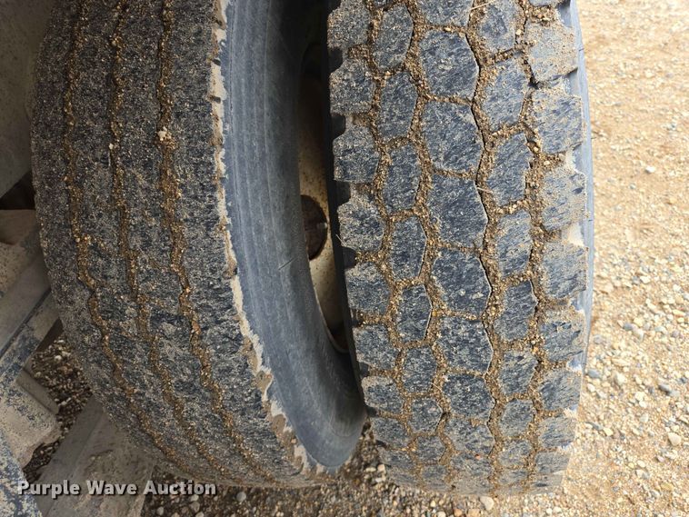 image for item DP8945 1995 Ford LT9000 ready mix truck