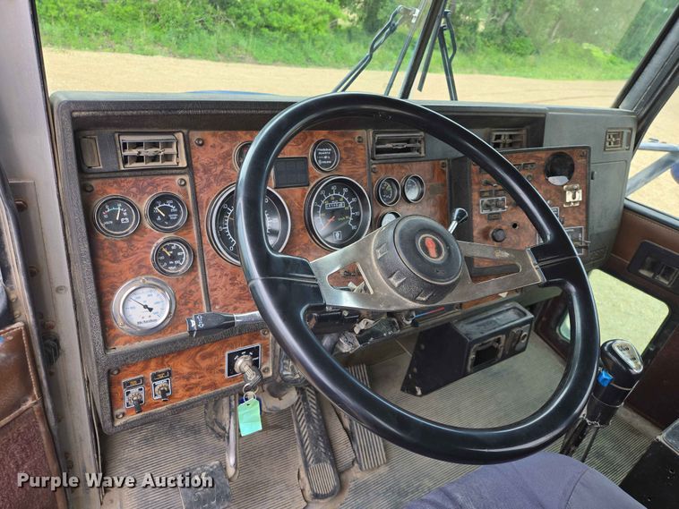 image for item DP8946 2001 Kenworth W900 ready mix truck