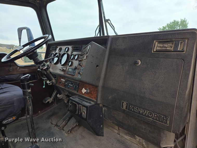image for item DP8946 2001 Kenworth W900 ready mix truck
