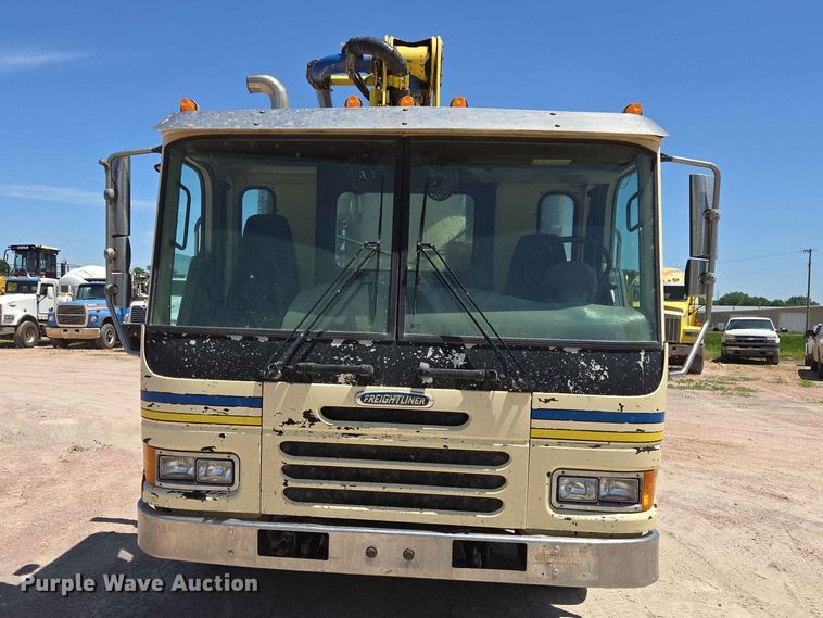 image for item DP8951 2002 Freightliner Condor concrete pump truck