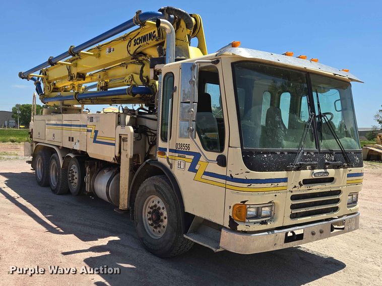 image for item DP8951 2002 Freightliner Condor concrete pump truck
