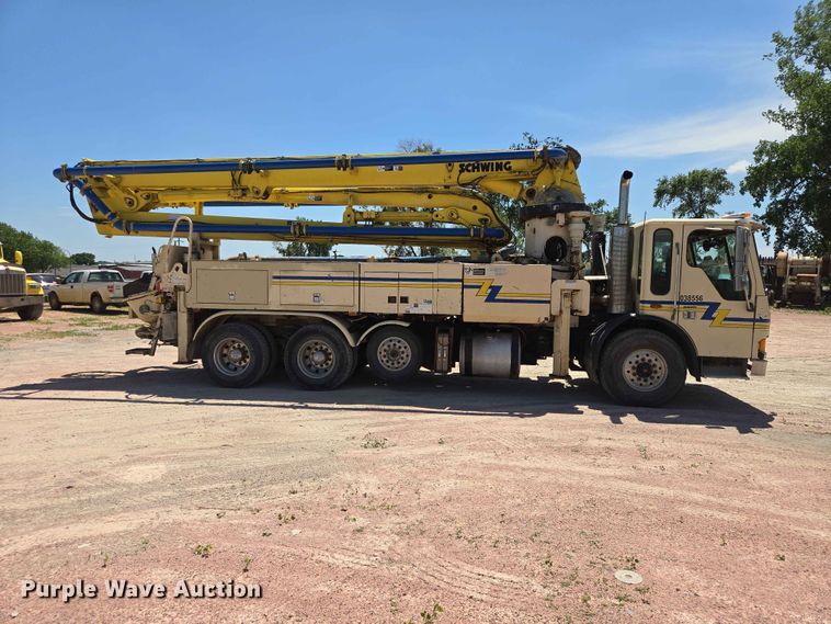 image for item DP8951 2002 Freightliner Condor concrete pump truck