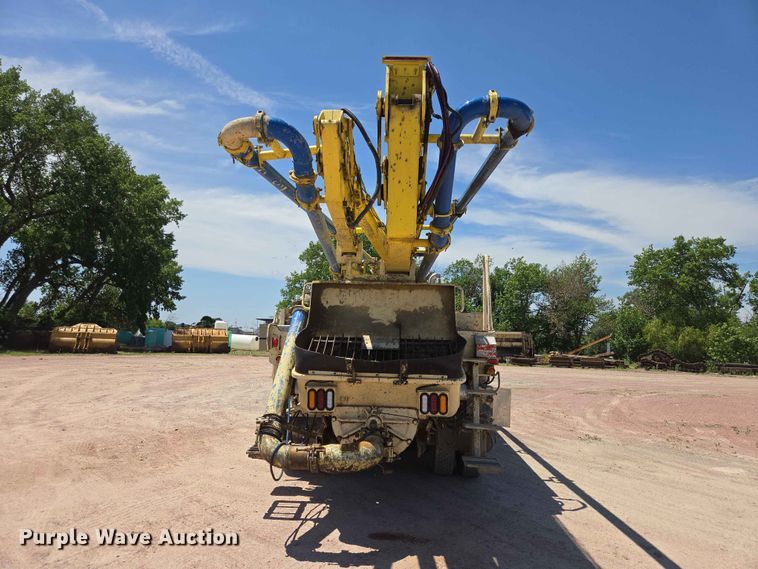image for item DP8951 2002 Freightliner Condor concrete pump truck