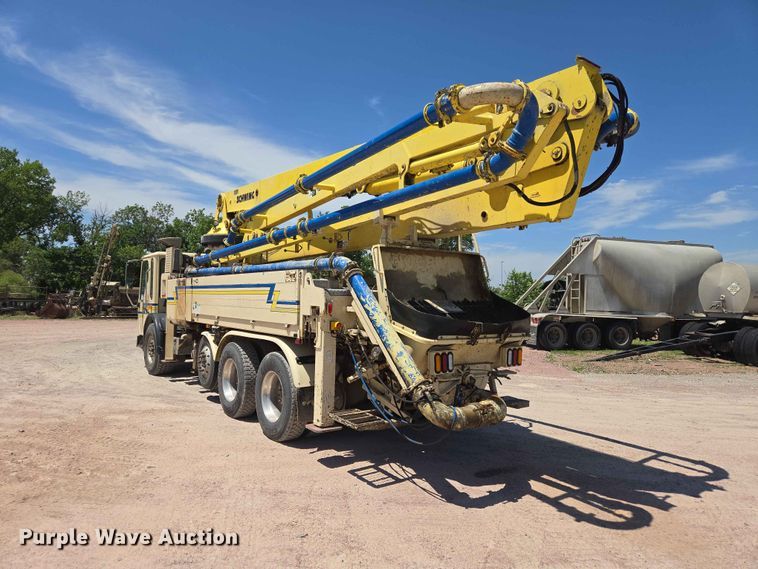 image for item DP8951 2002 Freightliner Condor concrete pump truck