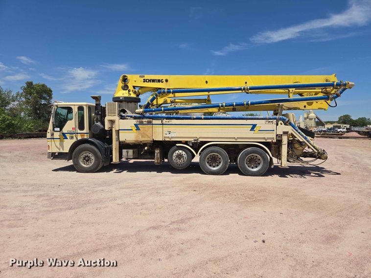 image for item DP8951 2002 Freightliner Condor concrete pump truck