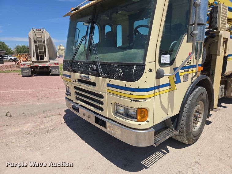 image for item DP8951 2002 Freightliner Condor concrete pump truck