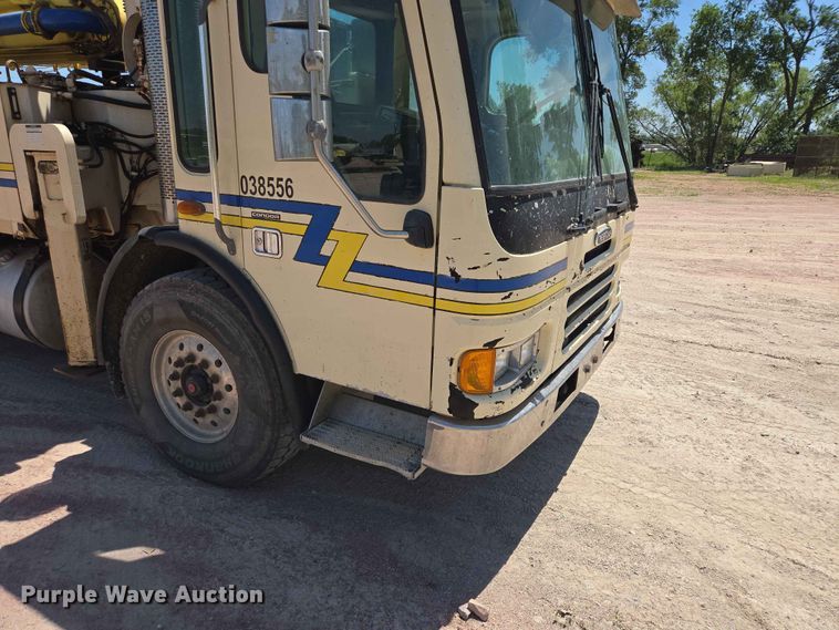 image for item DP8951 2002 Freightliner Condor concrete pump truck