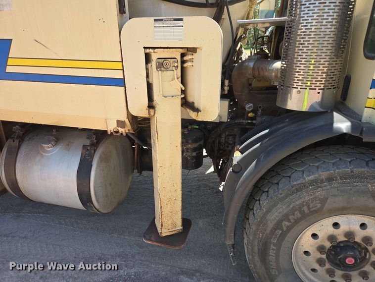 image for item DP8951 2002 Freightliner Condor concrete pump truck