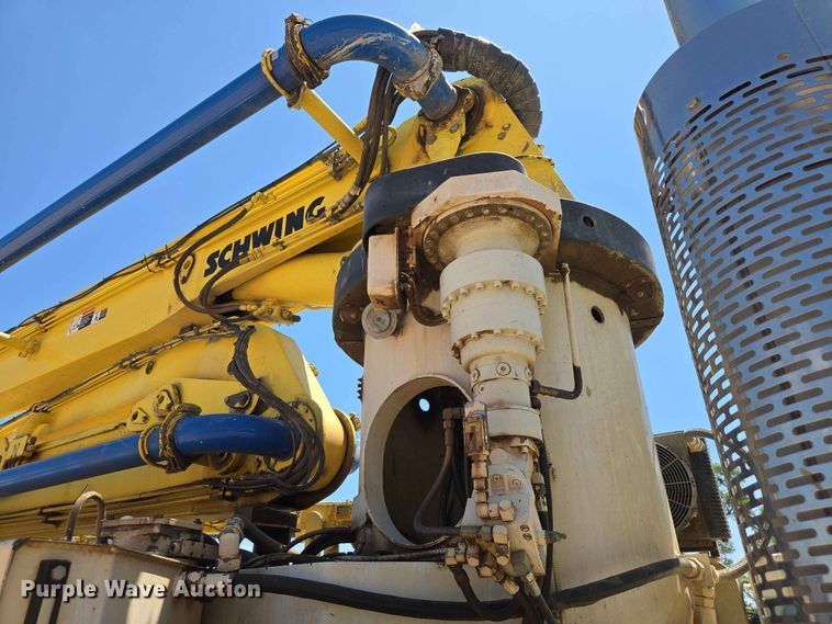 image for item DP8951 2002 Freightliner Condor concrete pump truck