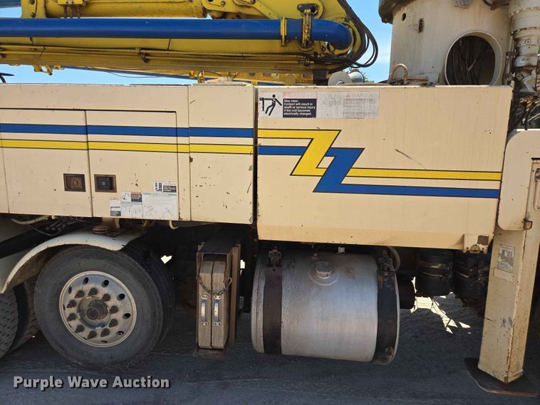 image for item DP8951 2002 Freightliner Condor concrete pump truck