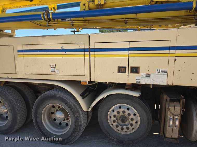 image for item DP8951 2002 Freightliner Condor concrete pump truck