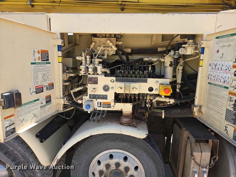 image for item DP8951 2002 Freightliner Condor concrete pump truck