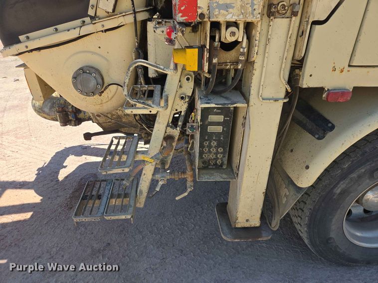 image for item DP8951 2002 Freightliner Condor concrete pump truck