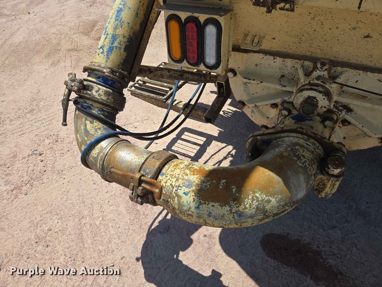 image for item DP8951 2002 Freightliner Condor concrete pump truck