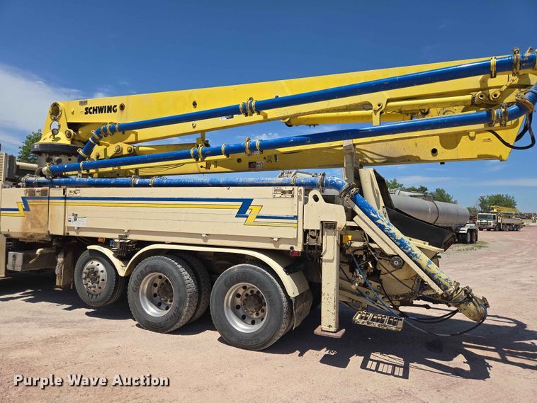 image for item DP8951 2002 Freightliner Condor concrete pump truck