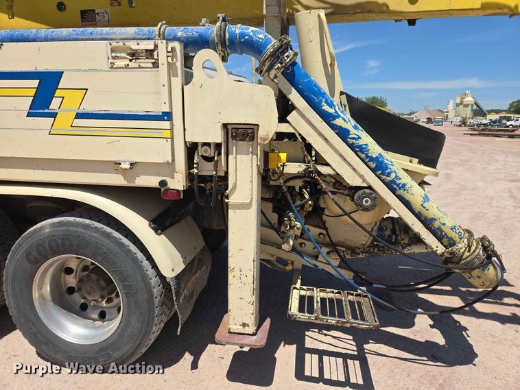image for item DP8951 2002 Freightliner Condor concrete pump truck