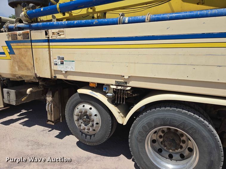 image for item DP8951 2002 Freightliner Condor concrete pump truck